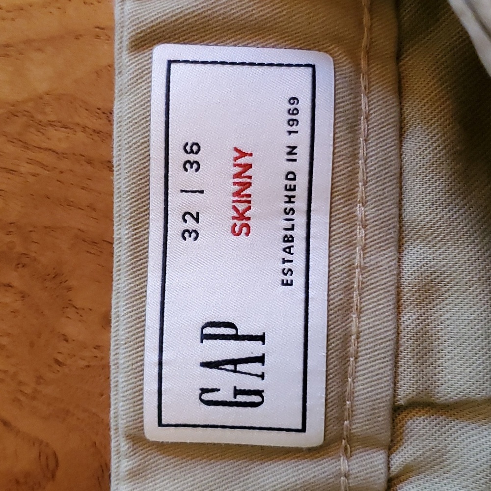 Gap Men's NWT Modern Khakis / Uniform Pants 32x36